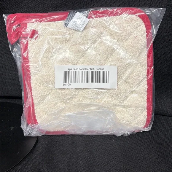 New in Package two All-Clad Red Quilted Pot Holders - Picture 2 of 3